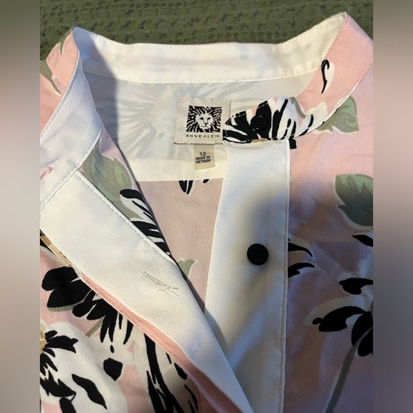 Anne Klein pink floral blouse size 12 - Picture 3 of 5